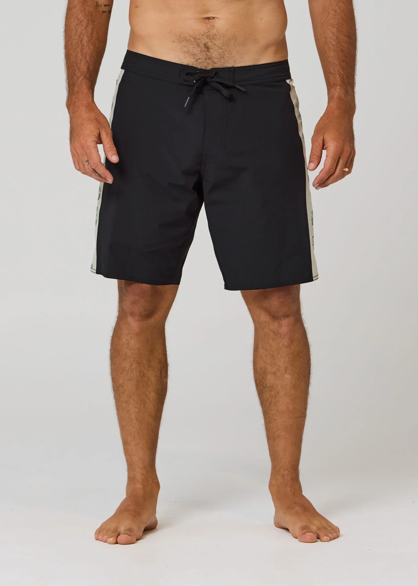 Disclosure 19" Wallflower Trunk - Black/Bone - Image 6