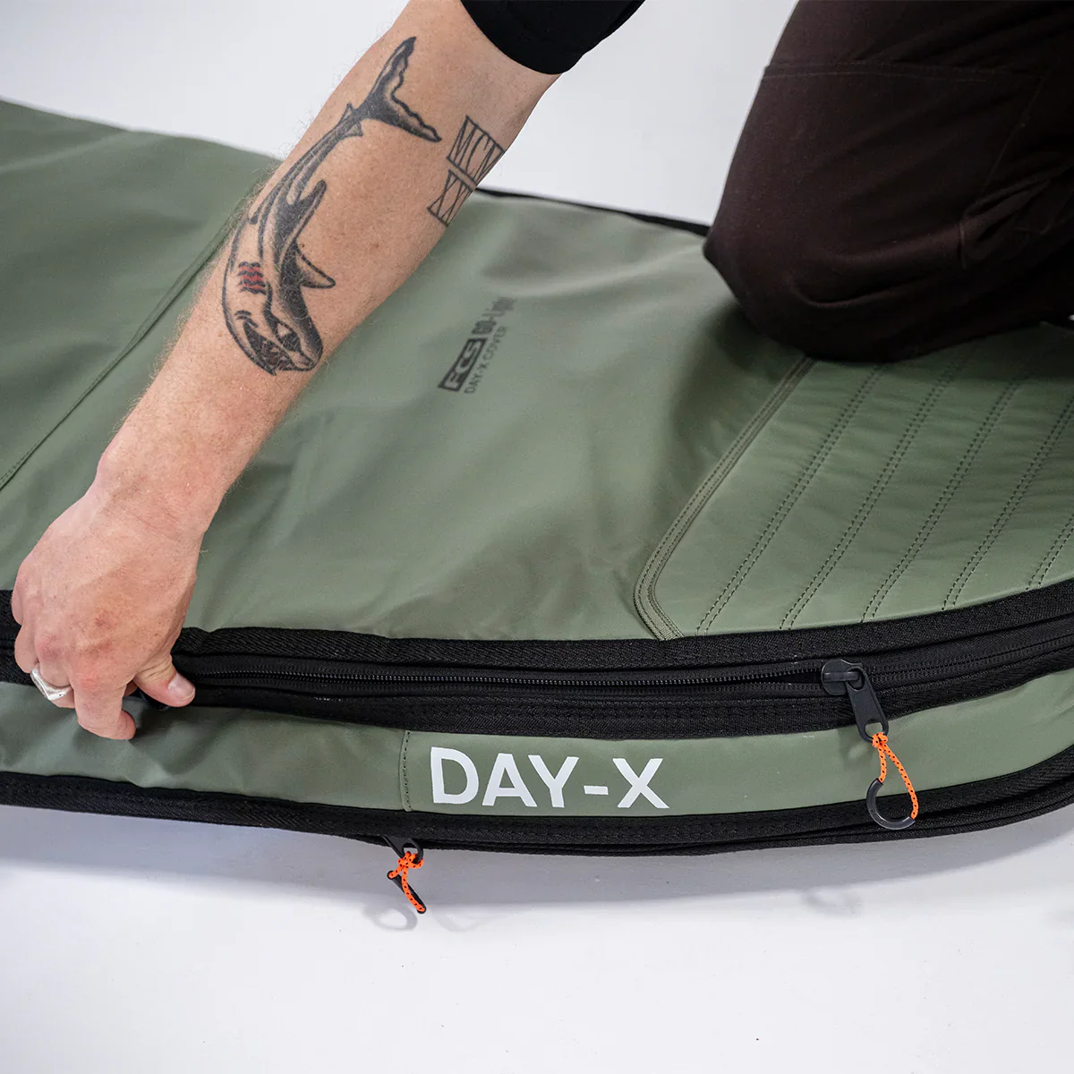 FCS Day-X Mid Length Surfboard Cover - Alpine - Image 4
