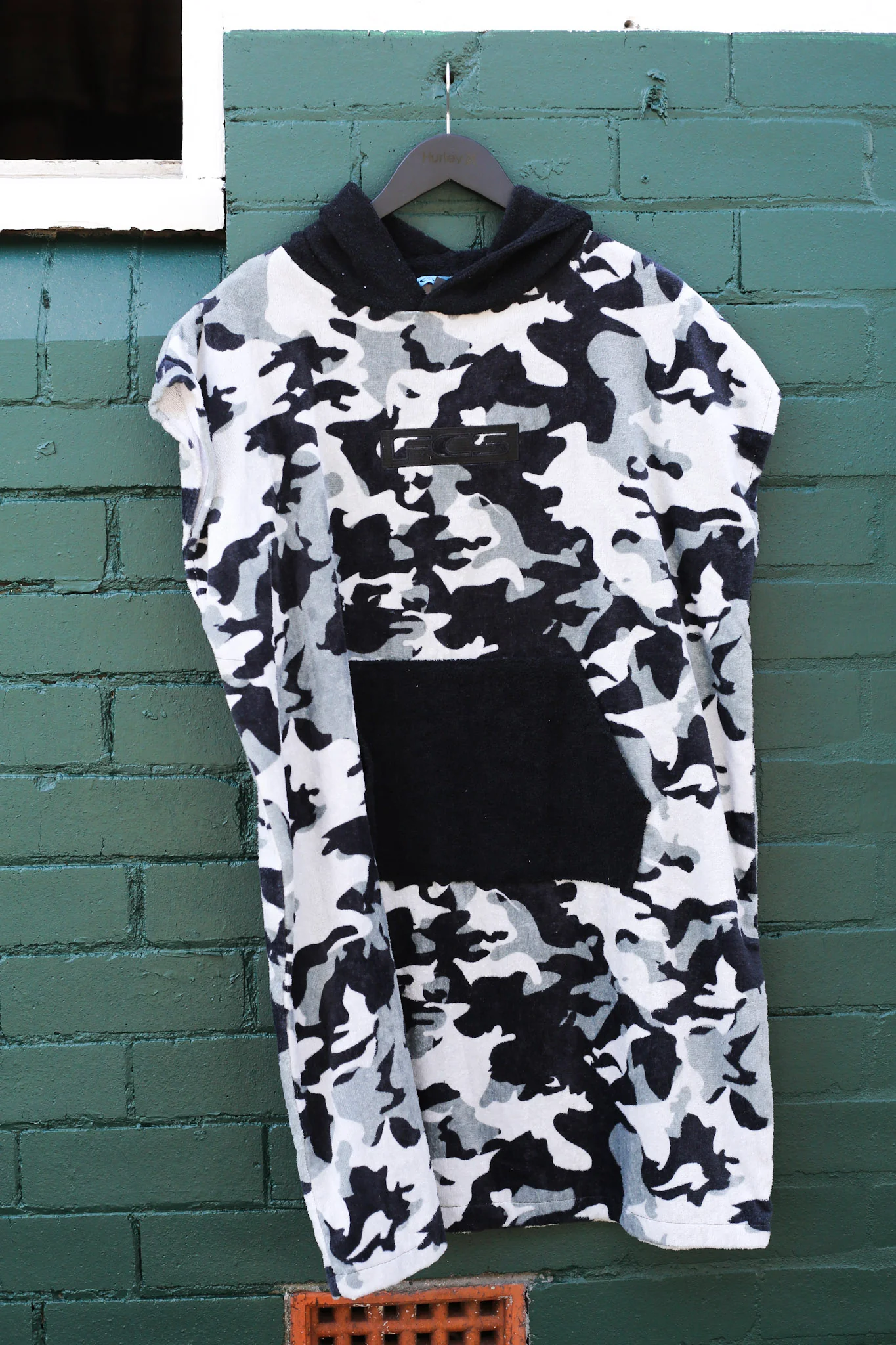 FCS JUNIOR TOWEL PONCHO - Image 3