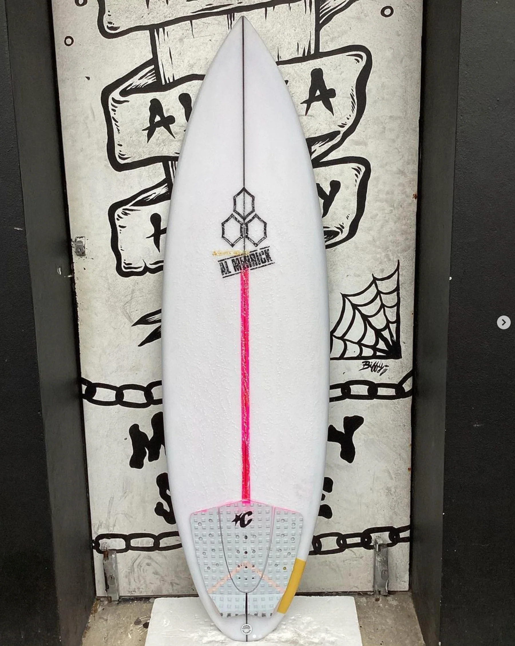 USED - 5'7 HAPPY EVERYDAY ROUND TAIL